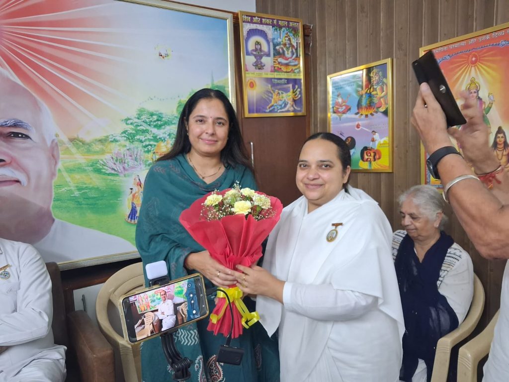 सेक्टर-56 में ‘खुश रहने की कला’ विषय पर विशेष आध्यात्मिक सत्र संपन्न